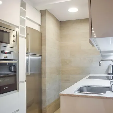 Modern & Spacious Near La Concha Bay Διαμέρισμα *