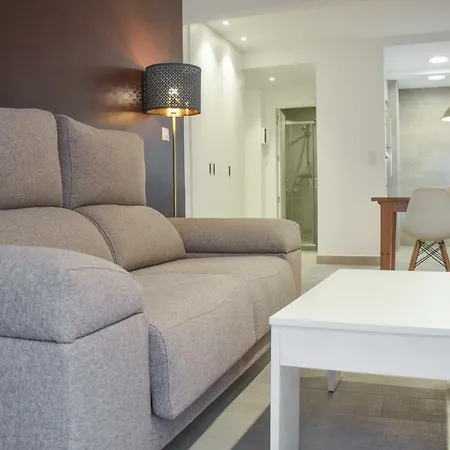 Modern & Spacious Near La Concha Bay Сан-Себастьян