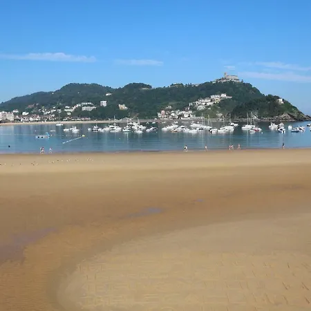 Modern & Spacious Near La Concha Bay 公寓 圣塞瓦斯蒂安