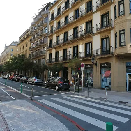 Modern & Spacious Near La Concha Bay San Sebastián